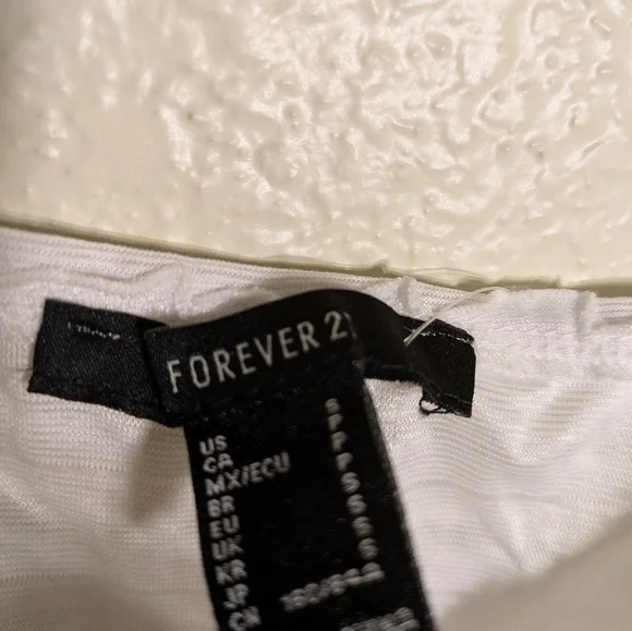 Forever 21 Elegant White Textured Women's Top Size Small - Picture 3 of 10